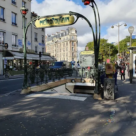 Bed & Breakfast Chez Pepe Merle - D'hotes Dans Le Quartier Du Pere Lachaise 4*